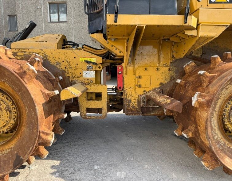 CATERPILLAR  826K **WASTE COMPACTOR**